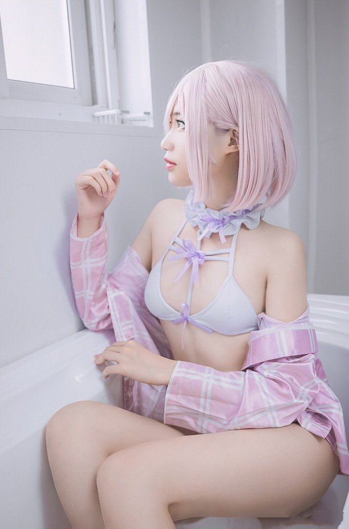 点击大图看下一张：cosplay性感浴缸内衣写真少女福利图片