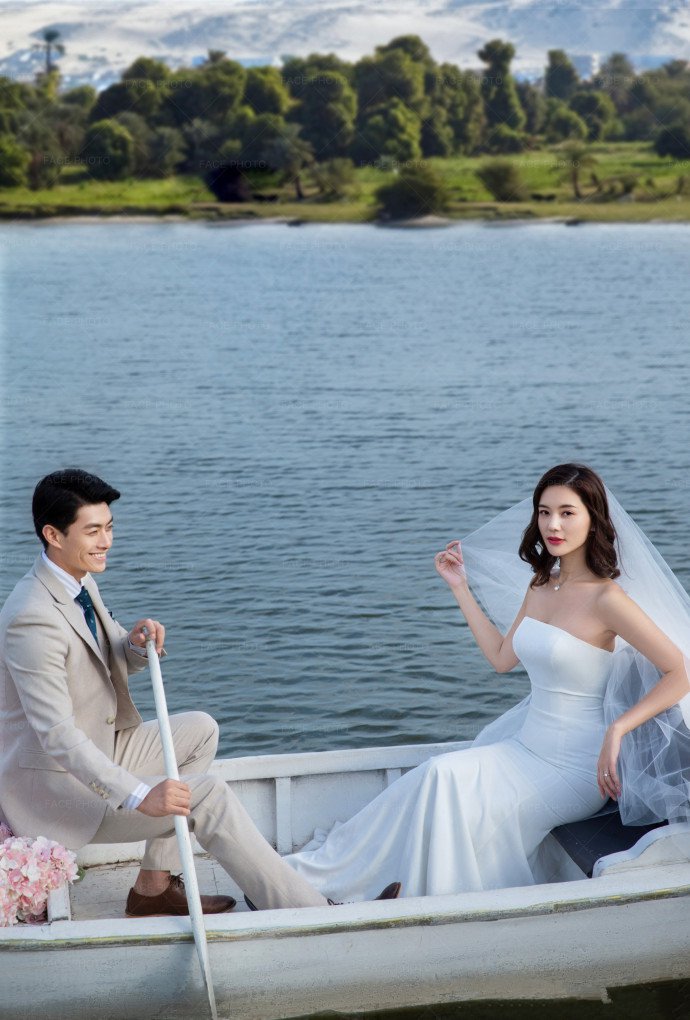 点击大图看下一张：一组超浪漫的湖边婚纱拍摄图
