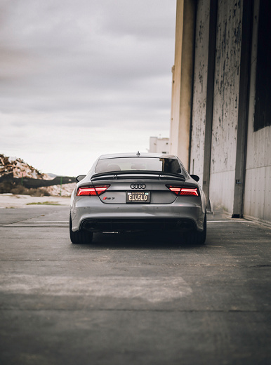 点击大图看下一张：银灰色奥迪RS7 Sportback图片欣赏