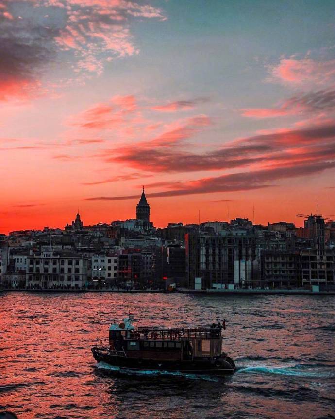 点击大图看下一张：就像油画中一样，火烧般的夕阳，伊斯坦布尔