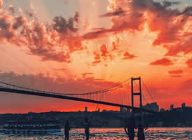 就像油画中一样，火烧般的夕阳，伊斯坦布尔