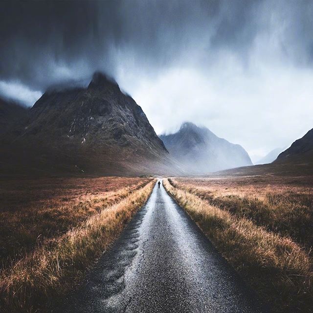 点击大图看下一张：人生是单行道，只有向前走的路，没有往后退的道