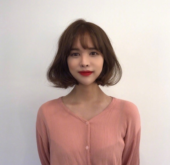 点击大图看下一张：韩国很有人气的女生短发发型合集