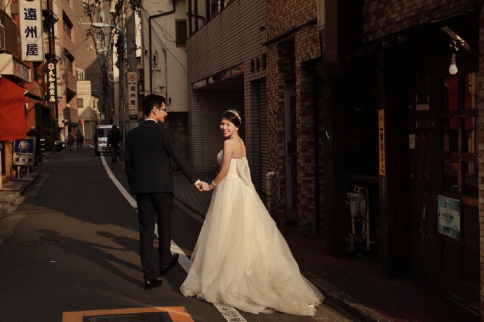 点击大图看下一张：横滨东京京都樱花树下的婚纱照