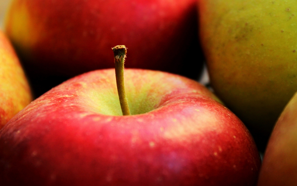 点击大图看下一张：一组甜甜的苹果高清拍摄图片欣赏