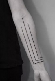 直线纹身图：一组9张简约线条组成的纹身图案欣赏