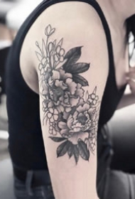 新传统花朵纹身：黑灰新传统风格的素花花卉纹身图案