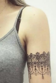 蕾丝臂环：给女生增加性感的手蕾丝手环臂环纹身图案