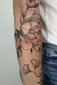 纹在手臂上很好看的一组花卉纹身作品图片