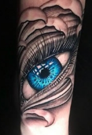 拥有蓝色眼球的一组逼真写实3d眼睛纹身作品图案