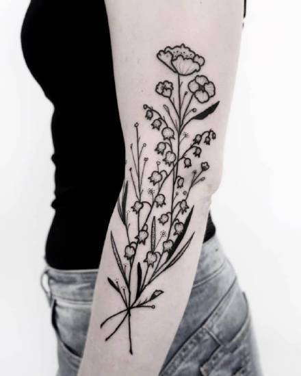 点击大图看下一张：枝桠纹身：黑灰色的花草植物枝条纹身图案9张