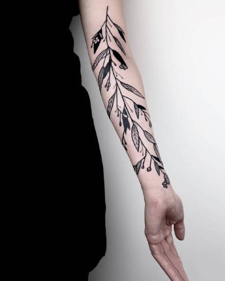 点击大图看下一张：枝桠纹身：黑灰色的花草植物枝条纹身图案9张