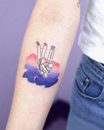 点击大图看下一张：纹在手臂上的一组蓝色系小可爱纹身图片