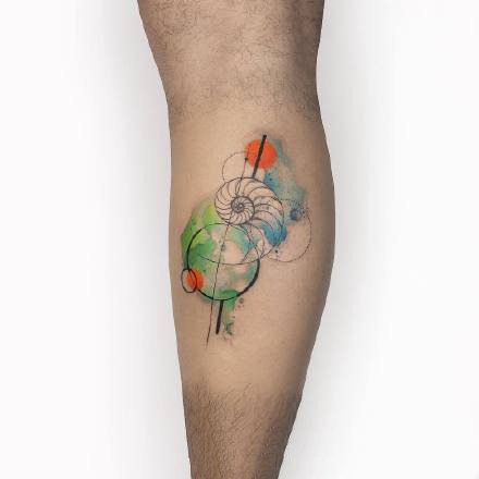 点击大图看下一张：适合小腿和小臂的一组小清新水彩纹身作品