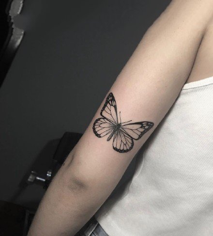 点击大图看下一张：唯美适合女生的一组小清新蝴蝶纹身图案