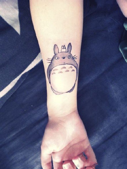 点击大图看下一张：18张宫崎骏动漫角色龙猫的卡通纹身图案