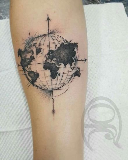 点击大图看下一张：地球纹身：一组地球图形的创意纹身图案9张