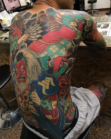 点击大图看下一张：通体纹身：霸气的一组满背和通体大面积纹身作品