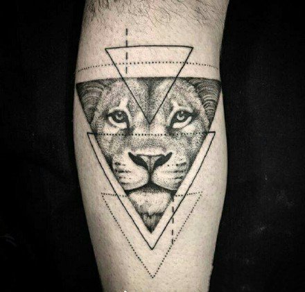 点击大图看下一张：一组好看的狮子纹身设计图案作品9张