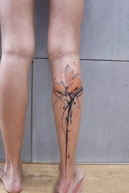 点击大图看下一张：水墨风格的一组花花草草的植物纹身图案