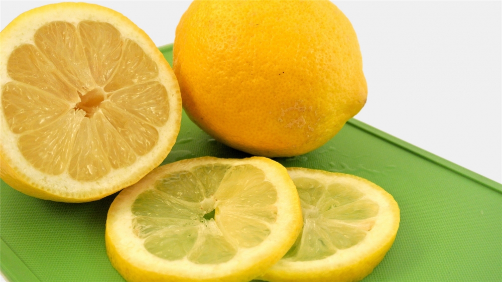 点击大图看下一张：清爽的黄色绿色柠檬图片欣赏
