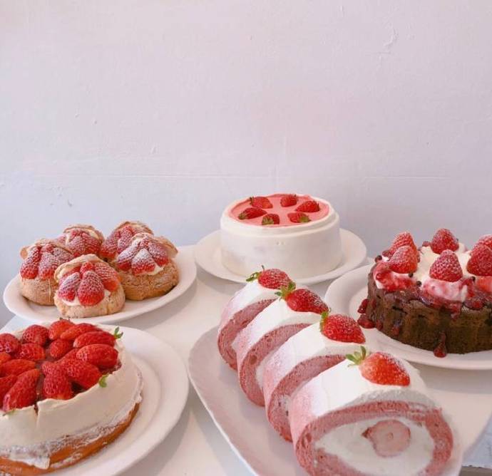点击大图看下一张：诱人的草莓蛋糕图片欣赏