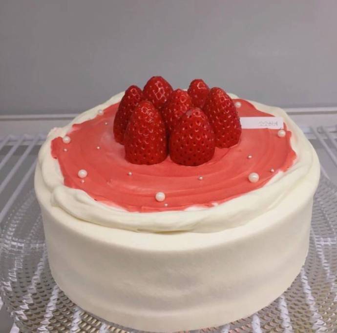 点击大图看下一张：诱人的草莓蛋糕图片欣赏