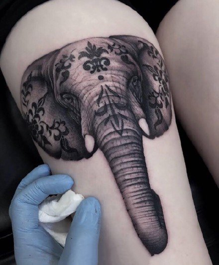 点击大图看下一张：关于大象的一组象纹身图案9张