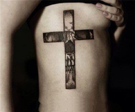 点击大图看下一张：宗教人士喜欢的一组十字架纹身图片