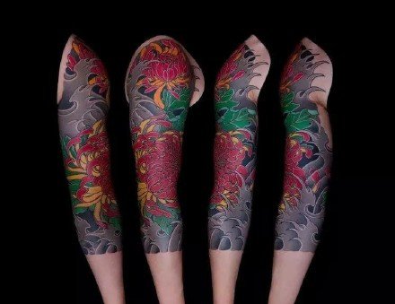 点击大图看下一张：传统花臂：老传统风格的一组花臂纹身作品