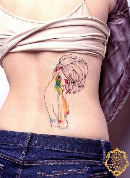 点击大图看下一张：一组水彩色的潇洒女孩纹身作品