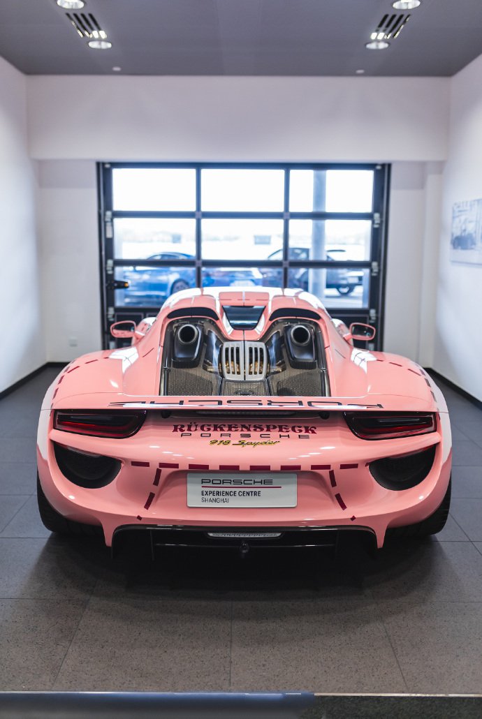 点击大图看下一张：Porsche 918 Spyder “Pink Pig” 粉cars01豪车拍摄图