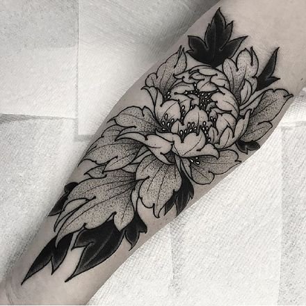 点击大图看下一张：暗黑灰色的一组花卉纹身图片9张
