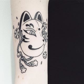 点击大图看下一张：狐狸面具纹身：日式风格狐狸面具纹身图案9张