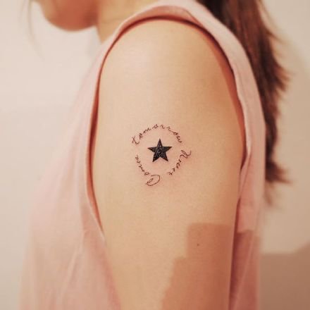 点击大图看下一张：小星月纹身：很简单的小清新星月小纹身图片