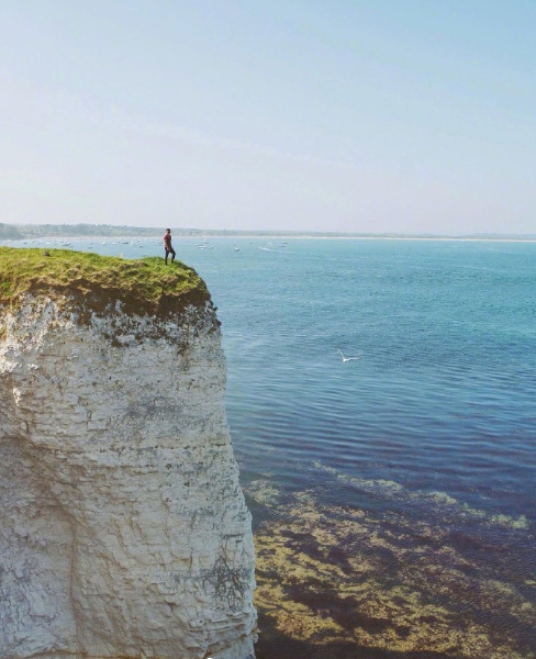 点击大图看下一张：英国白崖Old Harry Rocks海边的风景欣赏