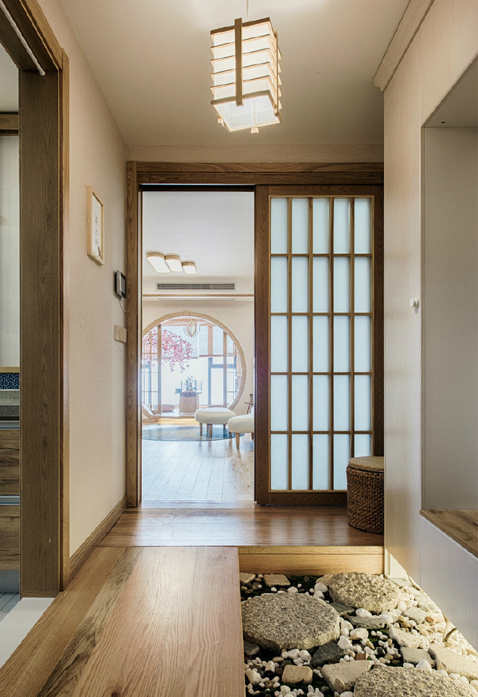点击大图看下一张：106㎡素雅日式风家居设计，回归自然的温馨感