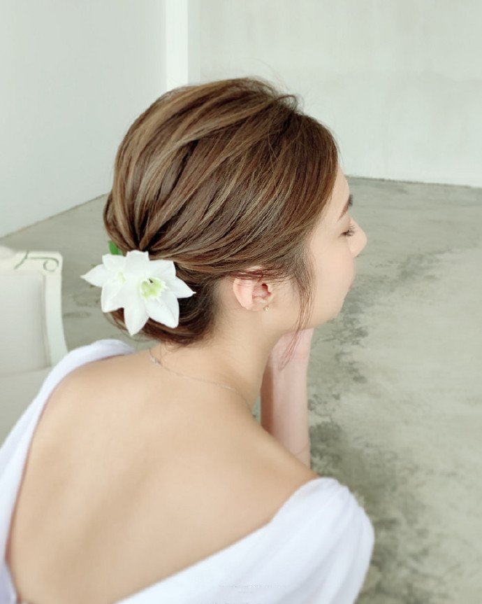 点击大图看下一张：自然簡約永恆的新娘发型造型参考