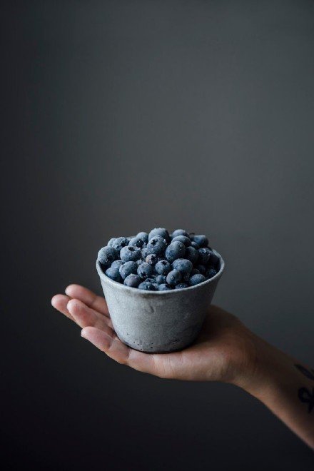 点击大图看下一张：一组超有意境的蓝莓摄影图片欣赏