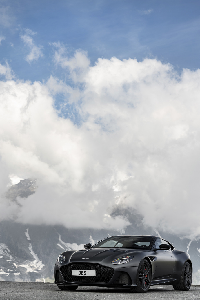 点击大图看下一张：黑色超炫酷Aston Martin DBS Superleggera图片