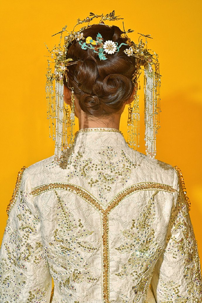 点击大图看下一张：高级感新中式新娘发型造型 传统的美