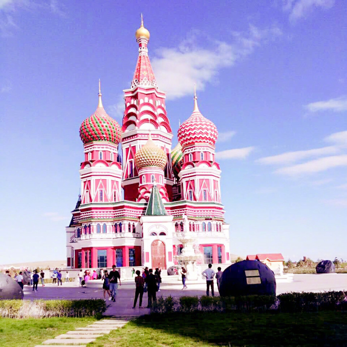 点击大图看下一张：莫斯科城市的色彩就像童话世界的颜色