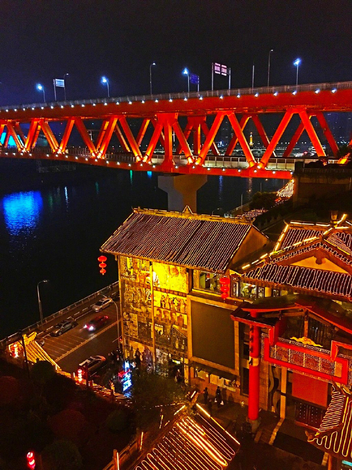 点击大图看下一张：重庆洪崖洞的夜景拍摄图片欣赏