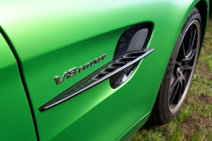 点击大图看下一张：绿色梅赛德斯Mercedes-AMG GT R C190欣赏