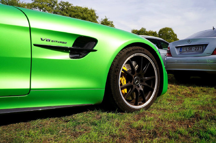 点击大图看下一张：绿色梅赛德斯Mercedes-AMG GT R C190欣赏