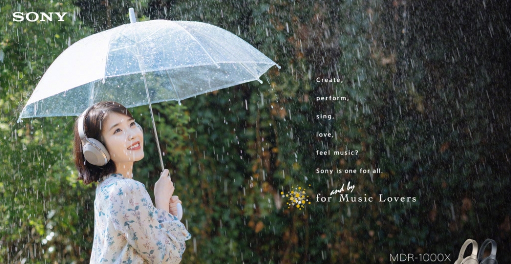 点击大图看下一张：IU李知恩唯美雨天唯美户外写真图片