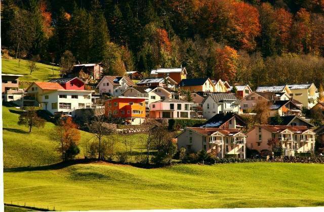 点击大图看下一张：达伦威尔是瑞士一个不起眼的小镇沿途的风景并不一定比目的地逊色