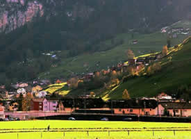 达伦威尔是瑞士一个不起眼的小镇沿途的风景并不一定比目的地逊色