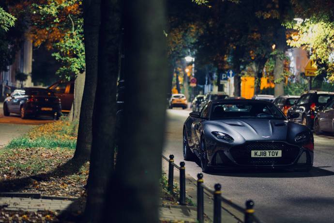 点击大图看下一张：夜色 ～ Aston Martin DBS Superleggera图片欣赏