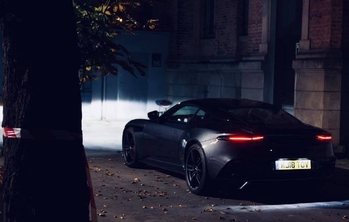 点击大图看下一张：夜色 ～ Aston Martin DBS Superleggera图片欣赏